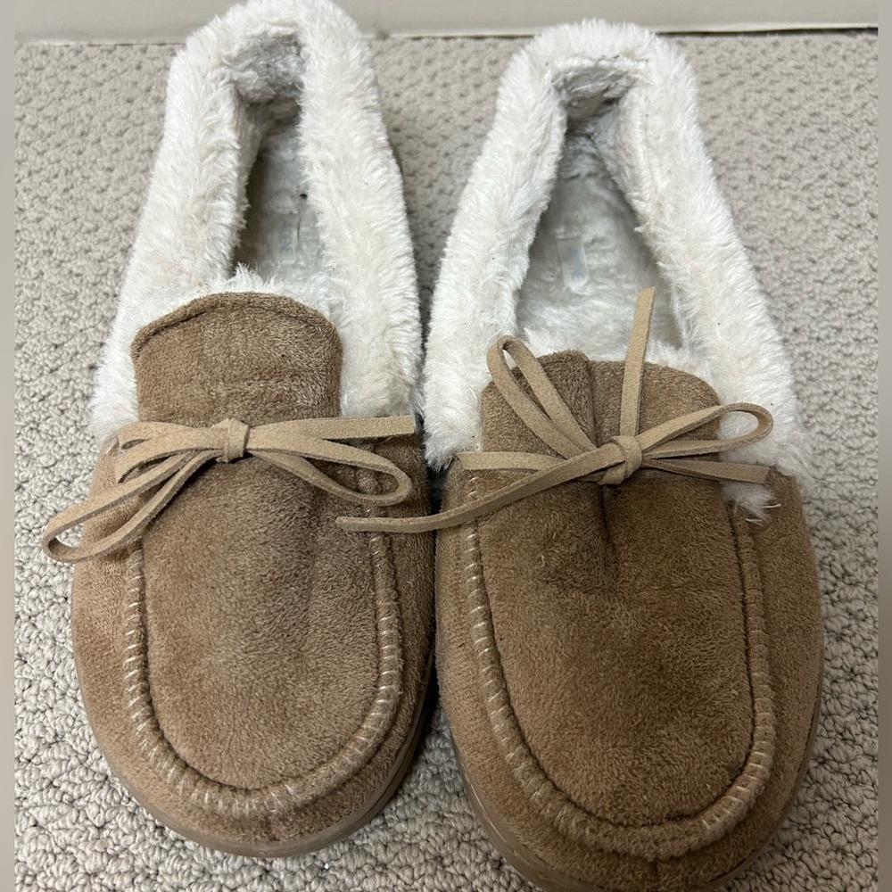 2/$20❤️- SLIPPERS | Women’s Ardene slippers size 8